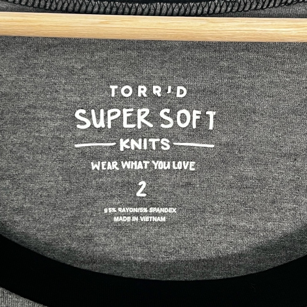 Torrid Gray and Black Skull Raglan Tee - Picture 5 of 5